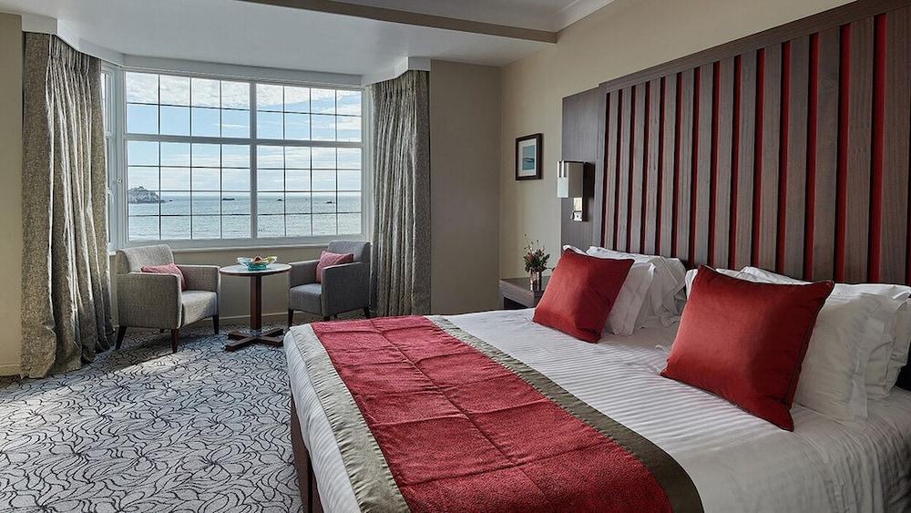 Grand Jersey Hotel And Spa Saint Helier Jersey Exterior foto A bedroom at the hotel
