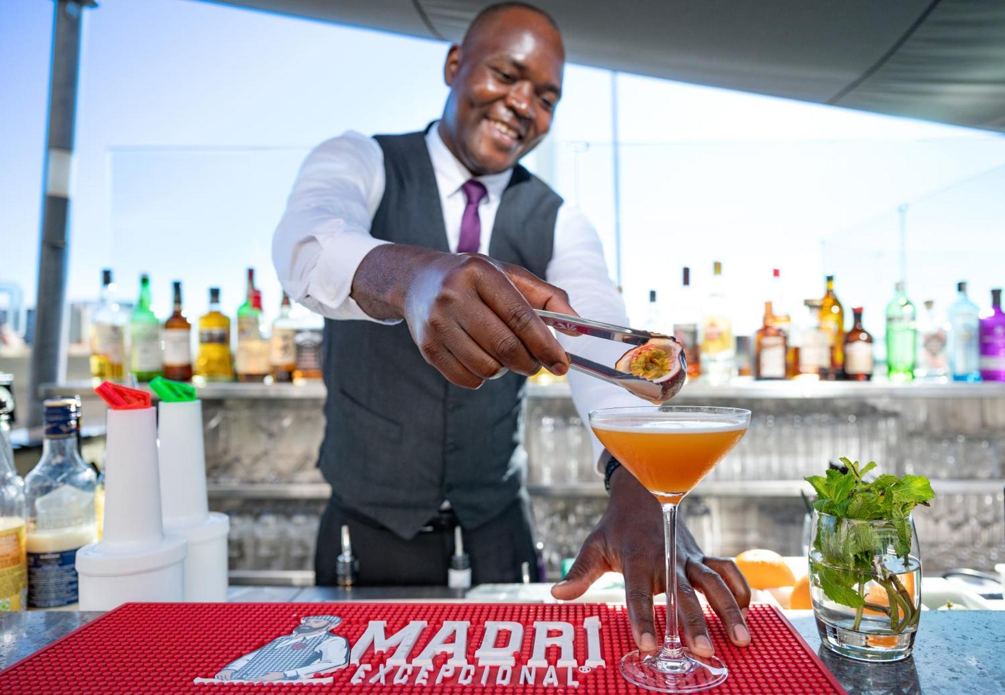 Grand Jersey Hotel And Spa Saint Helier Jersey Exterior foto A bartender at work