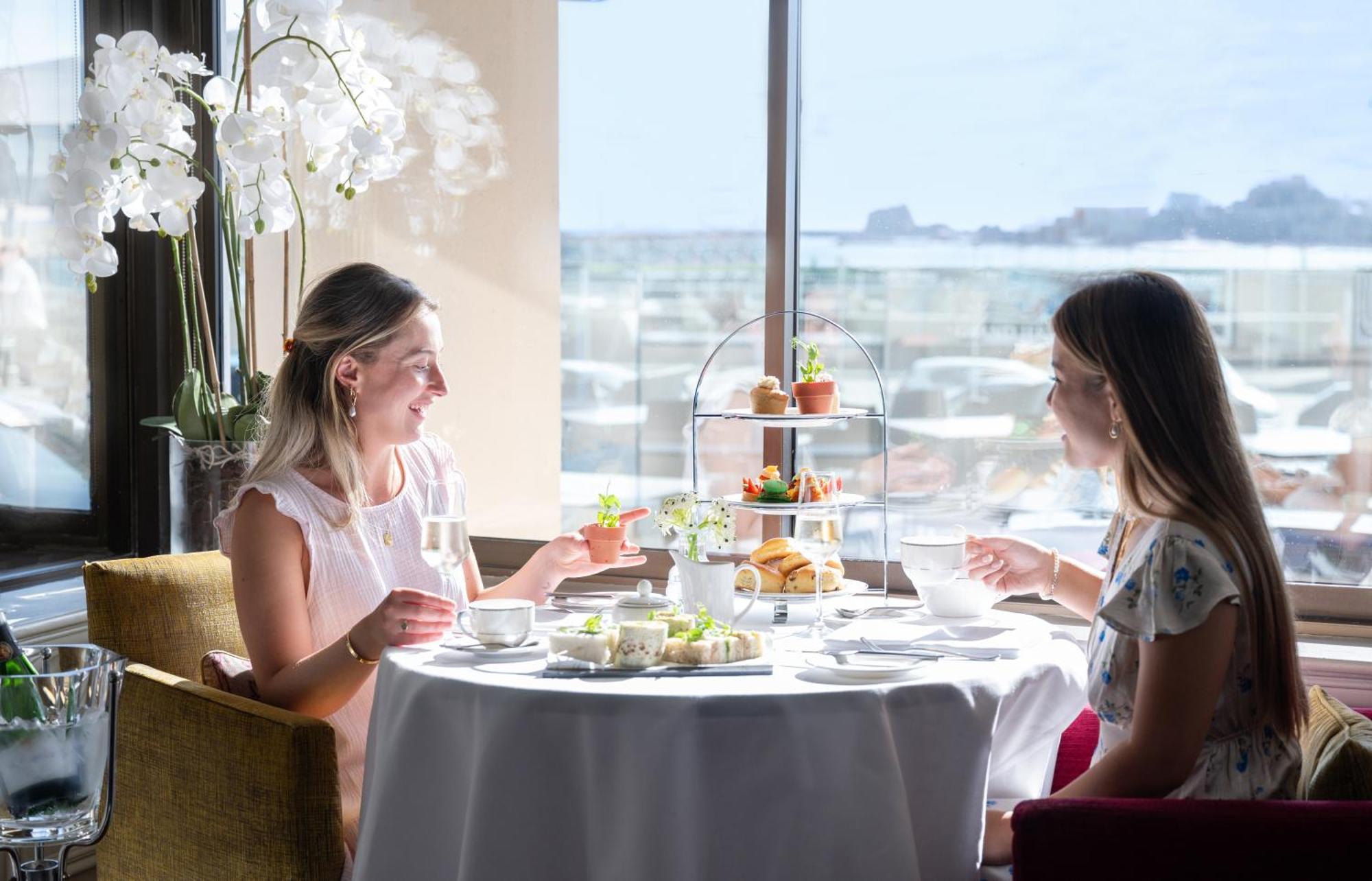 Grand Jersey Hotel And Spa Saint Helier Jersey Exterior foto Afternoon tea at the InterContinental London The O2