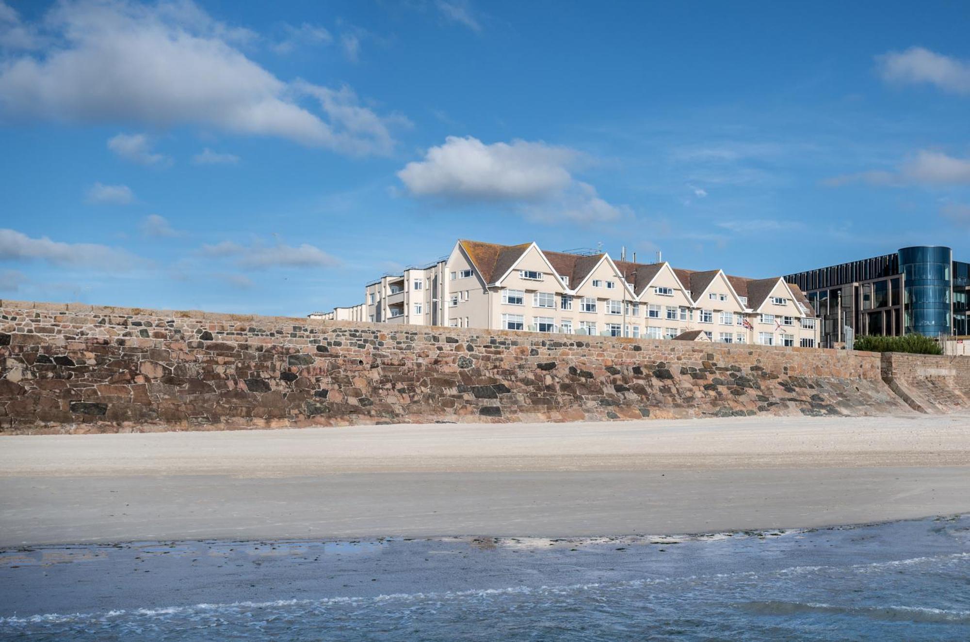 Grand Jersey Hotel And Spa Saint Helier Jersey Exterior foto The beach at Pembrey Sands