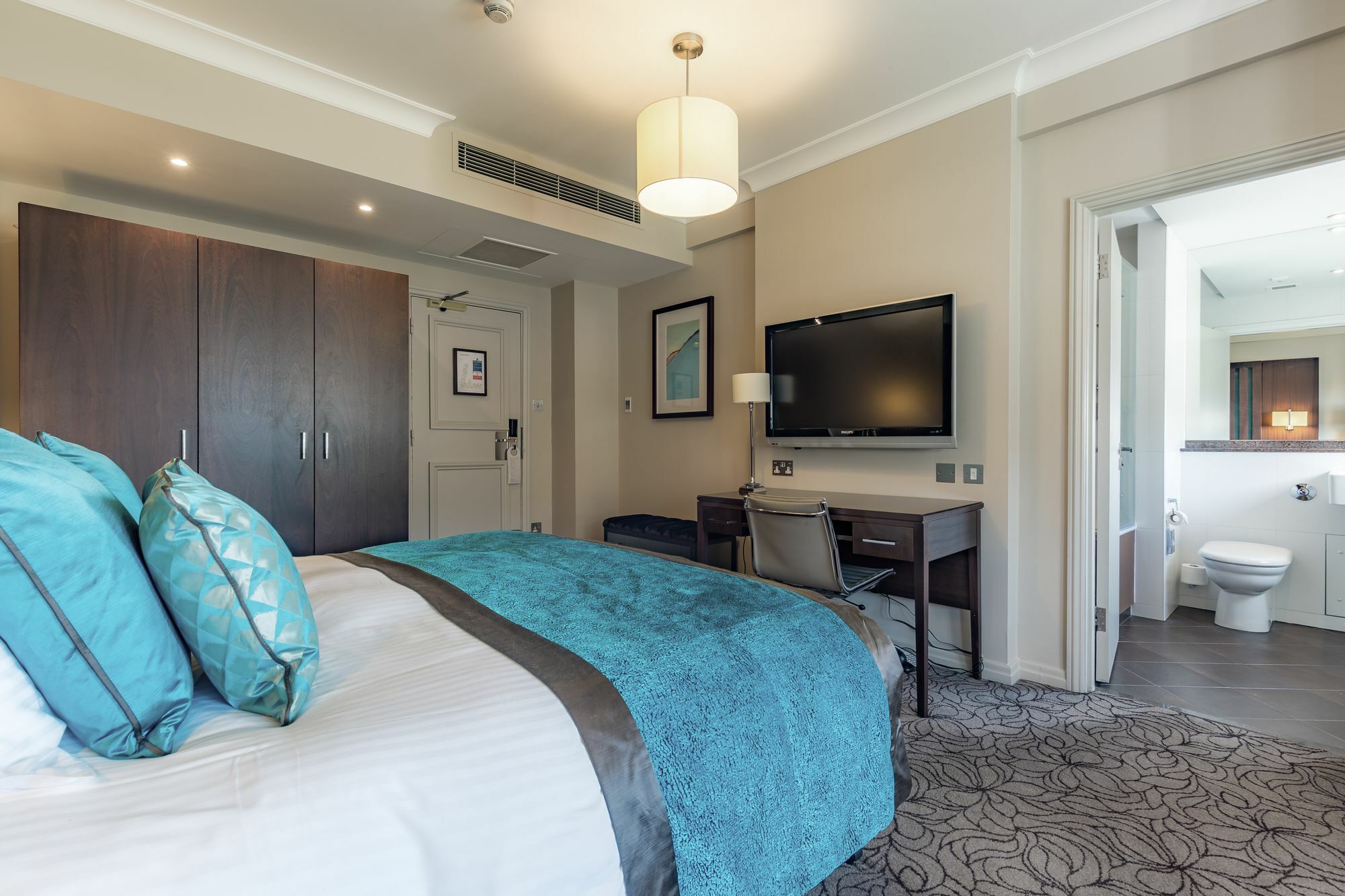 Grand Jersey Hotel And Spa Saint Helier Jersey Exterior foto A bedroom at the hotel